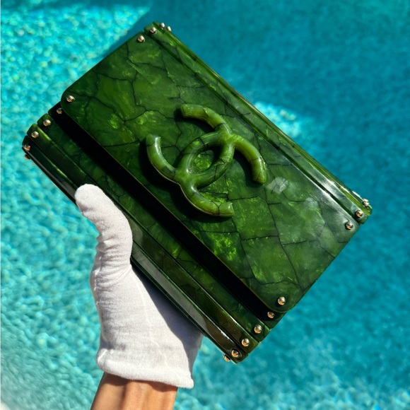 Chanel 2010 Paris Shanghai Green Acrylic Minaudière - Picture 1 of 14